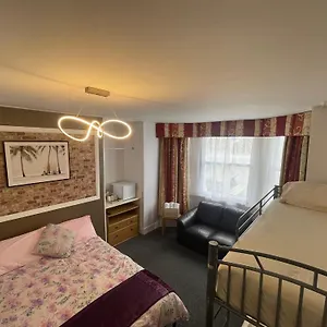 Backpackers & Hotel
